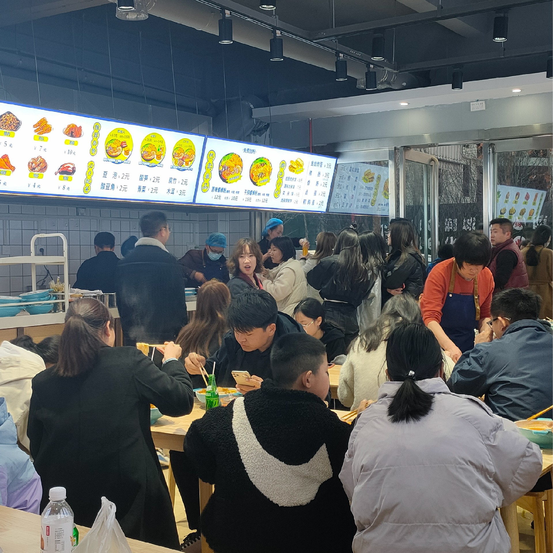 螺老怪螺蛳粉高中食堂店铺.jpg