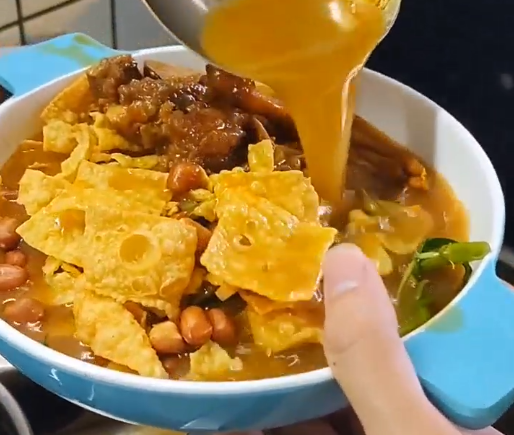 加盟高校食堂高中食堂螺蛳粉的放心之选.png